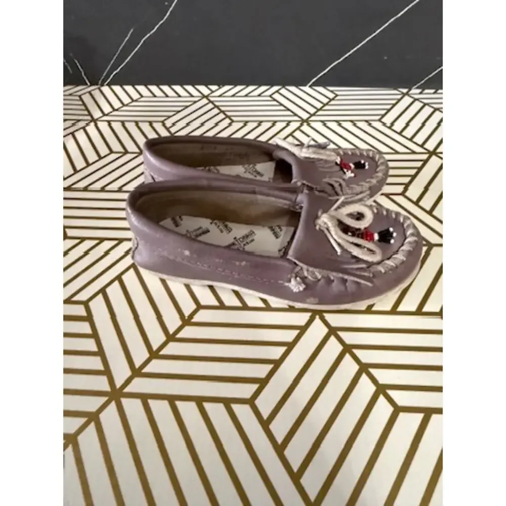 Minnetonka Girls Gray Beaded Leather Moccasins | Size 12